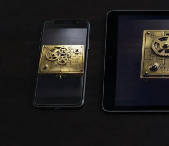 The Room Three uruchomione na smartfonie i tablecie obok siebie